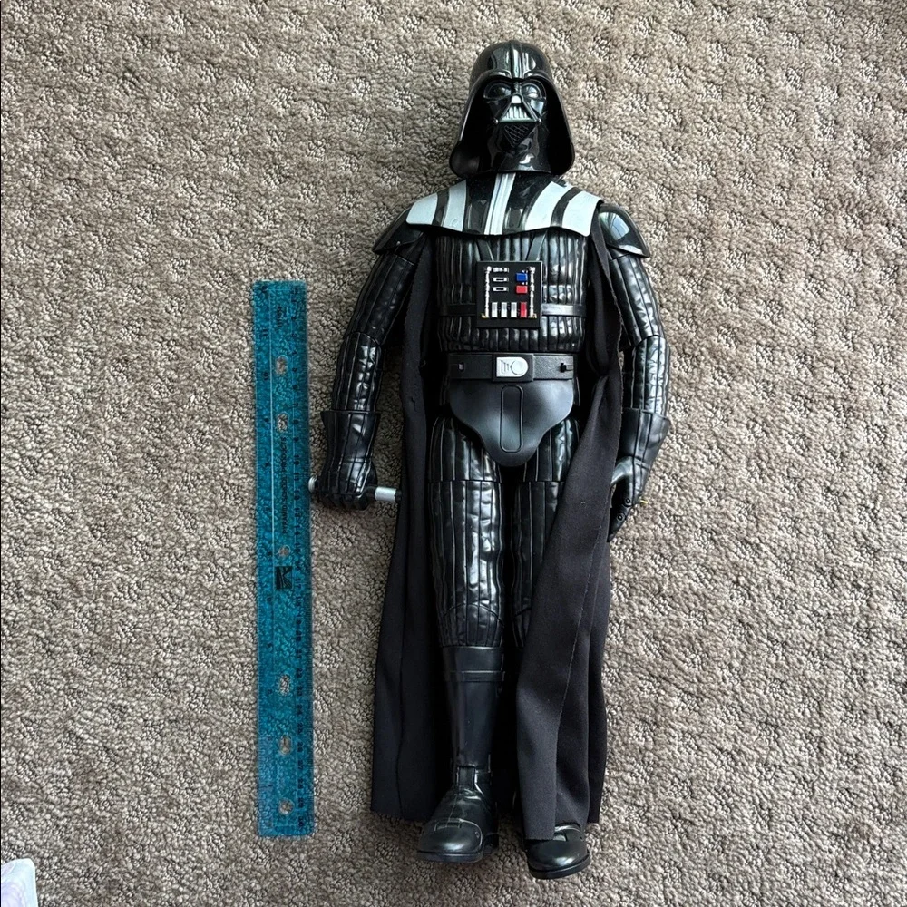 Star Wars Darth Vader Battery operated Action Figure - Picture 8 of 11